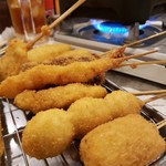 串カツ田中 - 串揚げ1本108円 庶民に優しいお値段です