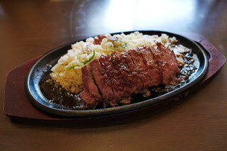 pony - カットステーキ＆ガーリックピラフ