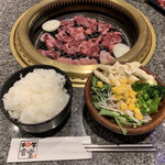 Yakiniku Wagyuu Shokudou - ランチに付いてくるバイキングのサラダや肉