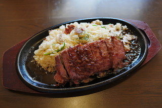 pony - カットステーキ＆ガーリックピラフ