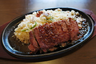 pony - カットステーキ＆ガーリックピラフ