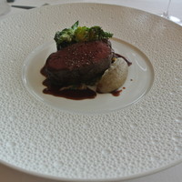 フレンチレストラン ミクニ サッポロ - 鹿肉のロース、腿のラグー、バラ肉のグリル