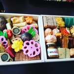 傳 - (2018年12月　訪問)今年度のお節。