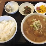 Yoshida Tonjiruten - 豚汁定食