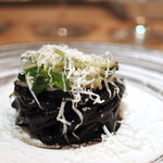 ARMONICO - ストロッツァプレーティ　墨烏賊の墨煮ソース