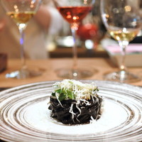 ARMONICO - ストロッツァプレーティ　墨烏賊の墨煮ソース