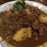大衆中遊華食堂 八戒 - 鹿とジャガイモのカレー、猪魯肉飯風 あいがけ