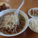 ラーメン轟 - 醤油ラーメンと唐揚げ餃子