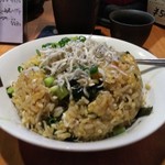 菜蔵 - 締めにはしらすと野沢菜の炒飯。