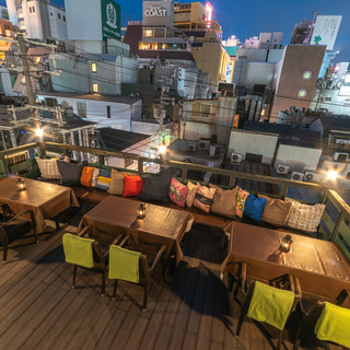 開放感抜群♪屋上テラス席あります。