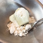 プレゼンテ スギ - ⑲イチジクの葉っぱ（イチジクの葉っぱを瞬間冷凍 ホワイトチョコのパウダー）