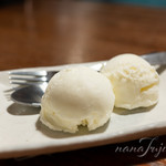 くすお - ジャージー牛乳アイス580円