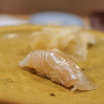 うを徳 - 播州（はりま）明石（あかし）の"比目魚（ひらめ）"、昆布（ひろめ）〆