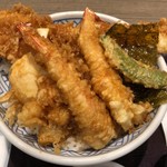 日本橋 天丼 金子半之助 - あなご、海老2本、イカと貝柱のかき揚げ＋卵＋シシトウ＋ノリ