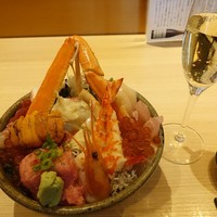 さかなや別邸 - 極上海鮮丼2,000円(税抜)