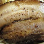 麺屋 武吉 - お見事なチャーシュー肉厚もあってうまし！肉厚があるからこそのダイナミックな食感と旨み