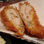 とんかつ マンジェ - 断面の艶、美しい。。
      めっちゃジューシーでした！