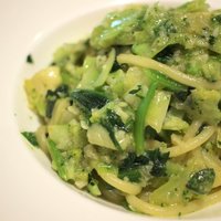 レオーネ・マルチアーノ - 緑の野菜とアンチョビソース