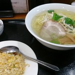 華聖樓 - ラーメン(塩)+半チャーハンセット￥700