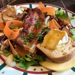 Le Bistrot Luzien - チーズのサラダ