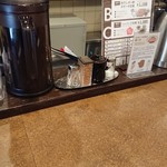 佰食屋 - カウンターの卓上
