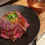 佰食屋 - ステーキ丼とお味噌汁