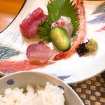 俵家 - お刺身は外せない