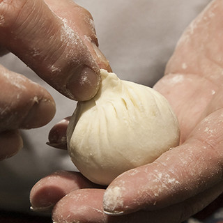 Handmade grilled Xiaolongbao from the skin! Overflowing “super” meat juice stimulates your appetite