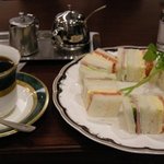 神戸にしむら珈琲店 - 「ブルーマウンテンコーヒー」と「ミックスサンドイッチ」
