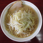 トンキーメン - ラーメン野菜少な目(750円、真上から)