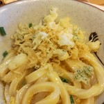 手打ちうどん こげら - 後半はサービスの天かすを投入♪