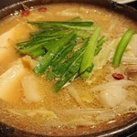 若大将 - 博多風もつ鍋。にんにく味噌味で旨い！