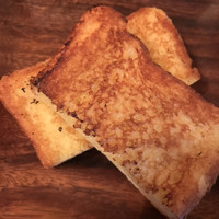 マディソン ニューヨーク キッチン - フレンチトースト３００円。とろける食感、ほのかな甘みが相まって、サラダとの相性抜群です（╹◡╹）