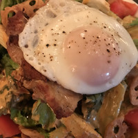 マディソン ニューヨーク キッチン - ニューヨークコブサラダ１２００円。ボリュームもしっかり（╹◡╹）