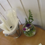 101311222 - 卓上の光景