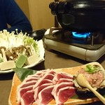 焼きしゃぶ・鴨鍋 ありが十。 - 鴨鍋の鴨とつくねと野菜。