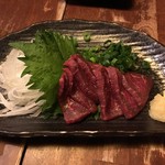 牛タン圭助 - 馬刺し880円+税