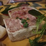 ワイン食堂 金の髭 - 白金豚のパテアップ