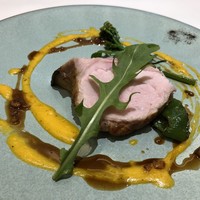 なかがわ - メインは「きなこ豚（宮崎産）」、ゆで卵のカルボナーラ風ソース、マルサラワインのソース添え。