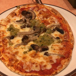 サイゼリヤ - 野菜とキノコのピザ