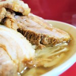 ラーメン二郎 - 豚の厚み