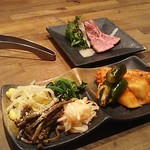 和牛 まつした - ●おまかせコース 8,500円(前菜・和牛ﾚｽﾃｰｷ・上塩ﾀﾝ・ﾈｷﾞ塩ﾀﾝｶﾙﾋﾞ・ｽﾃｰｷｶｯﾄ・焼しゃぶ・焼すき・ﾀﾚ焼・味噌焼比べ・和牛寿司)＋追加単品 ホルモン盛合せ 500円=9,000円 2019年01月