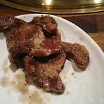 和牛 まつした - ●おまかせコース 8,500円(前菜・和牛ﾚｽﾃｰｷ・上塩ﾀﾝ・ﾈｷﾞ塩ﾀﾝｶﾙﾋﾞ・ｽﾃｰｷｶｯﾄ・焼しゃぶ・焼すき・ﾀﾚ焼・味噌焼比べ・和牛寿司)＋追加単品 ホルモン盛合せ 500円=9,000円 2019年01月