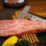 和牛 まつした - ●おまかせコース 8,500円(前菜・和牛ﾚｽﾃｰｷ・上塩ﾀﾝ・ﾈｷﾞ塩ﾀﾝｶﾙﾋﾞ・ｽﾃｰｷｶｯﾄ・焼しゃぶ・焼すき・ﾀﾚ焼・味噌焼比べ・和牛寿司)＋追加単品 ホルモン盛合せ 500円=9,000円 2019年01月