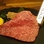 和牛 まつした - ●おまかせコース 8,500円(前菜・和牛ﾚｽﾃｰｷ・上塩ﾀﾝ・ﾈｷﾞ塩ﾀﾝｶﾙﾋﾞ・ｽﾃｰｷｶｯﾄ・焼しゃぶ・焼すき・ﾀﾚ焼・味噌焼比べ・和牛寿司)＋追加単品 ホルモン盛合せ 500円=9,000円 2019年01月