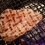 和牛 まつした - ●おまかせコース 8,500円(前菜・和牛ﾚｽﾃｰｷ・上塩ﾀﾝ・ﾈｷﾞ塩ﾀﾝｶﾙﾋﾞ・ｽﾃｰｷｶｯﾄ・焼しゃぶ・焼すき・ﾀﾚ焼・味噌焼比べ・和牛寿司)＋追加単品 ホルモン盛合せ 500円=9,000円 2019年01月