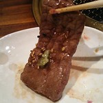 和牛 まつした - ●おまかせコース 8,500円(前菜・和牛ﾚｽﾃｰｷ・上塩ﾀﾝ・ﾈｷﾞ塩ﾀﾝｶﾙﾋﾞ・ｽﾃｰｷｶｯﾄ・焼しゃぶ・焼すき・ﾀﾚ焼・味噌焼比べ・和牛寿司)＋追加単品 ホルモン盛合せ 500円=9,000円 2019年01月