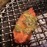 和牛 まつした - ●おまかせコース 8,500円(前菜・和牛ﾚｽﾃｰｷ・上塩ﾀﾝ・ﾈｷﾞ塩ﾀﾝｶﾙﾋﾞ・ｽﾃｰｷｶｯﾄ・焼しゃぶ・焼すき・ﾀﾚ焼・味噌焼比べ・和牛寿司)＋追加単品 ホルモン盛合せ 500円=9,000円 2019年01月