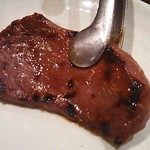 和牛 まつした - ●おまかせコース 8,500円(前菜・和牛ﾚｽﾃｰｷ・上塩ﾀﾝ・ﾈｷﾞ塩ﾀﾝｶﾙﾋﾞ・ｽﾃｰｷｶｯﾄ・焼しゃぶ・焼すき・ﾀﾚ焼・味噌焼比べ・和牛寿司)＋追加単品 ホルモン盛合せ 500円=9,000円 2019年01月