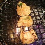 和牛 まつした - ●おまかせコース 8,500円(前菜・和牛ﾚｽﾃｰｷ・上塩ﾀﾝ・ﾈｷﾞ塩ﾀﾝｶﾙﾋﾞ・ｽﾃｰｷｶｯﾄ・焼しゃぶ・焼すき・ﾀﾚ焼・味噌焼比べ・和牛寿司)＋追加単品 ホルモン盛合せ 500円=9,000円 2019年01月